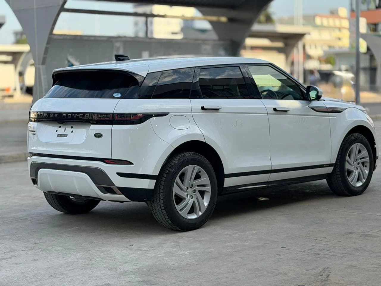 Range Rover Evoque P250s rental vehicle photo
