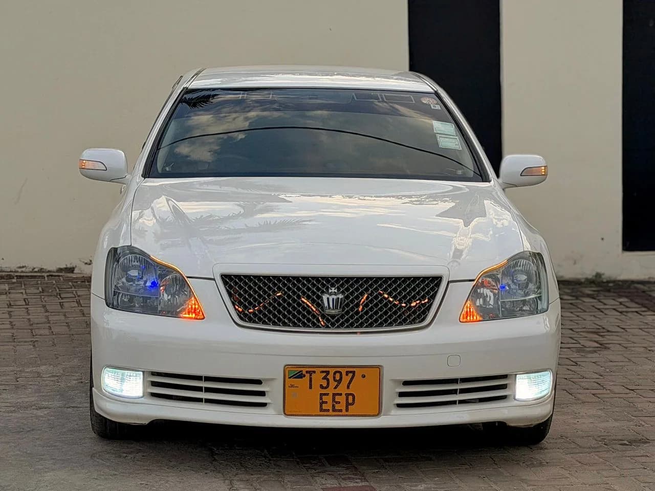 Toyota Crown rental vehicle photo