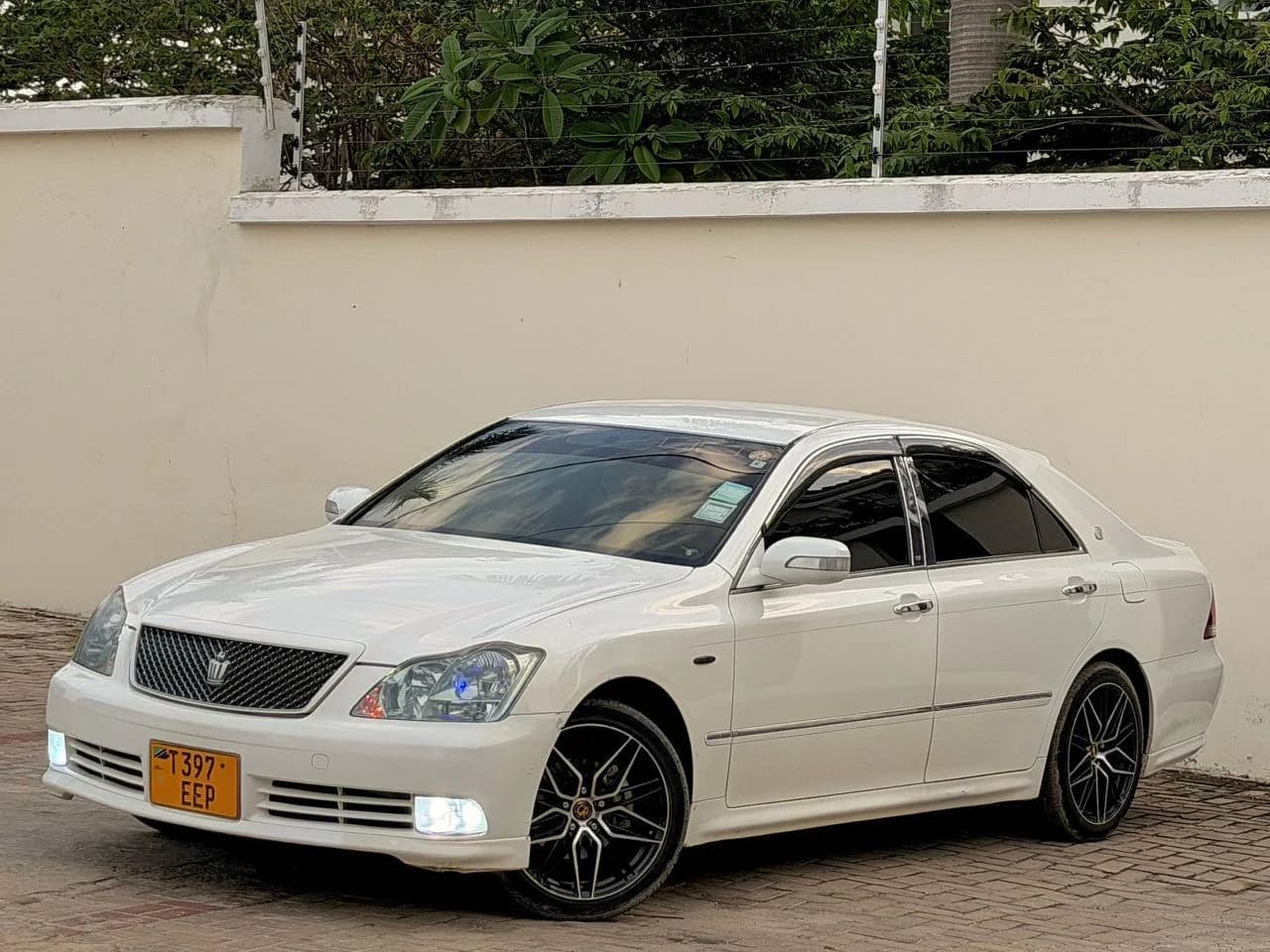 Toyota Crown rental vehicle photo