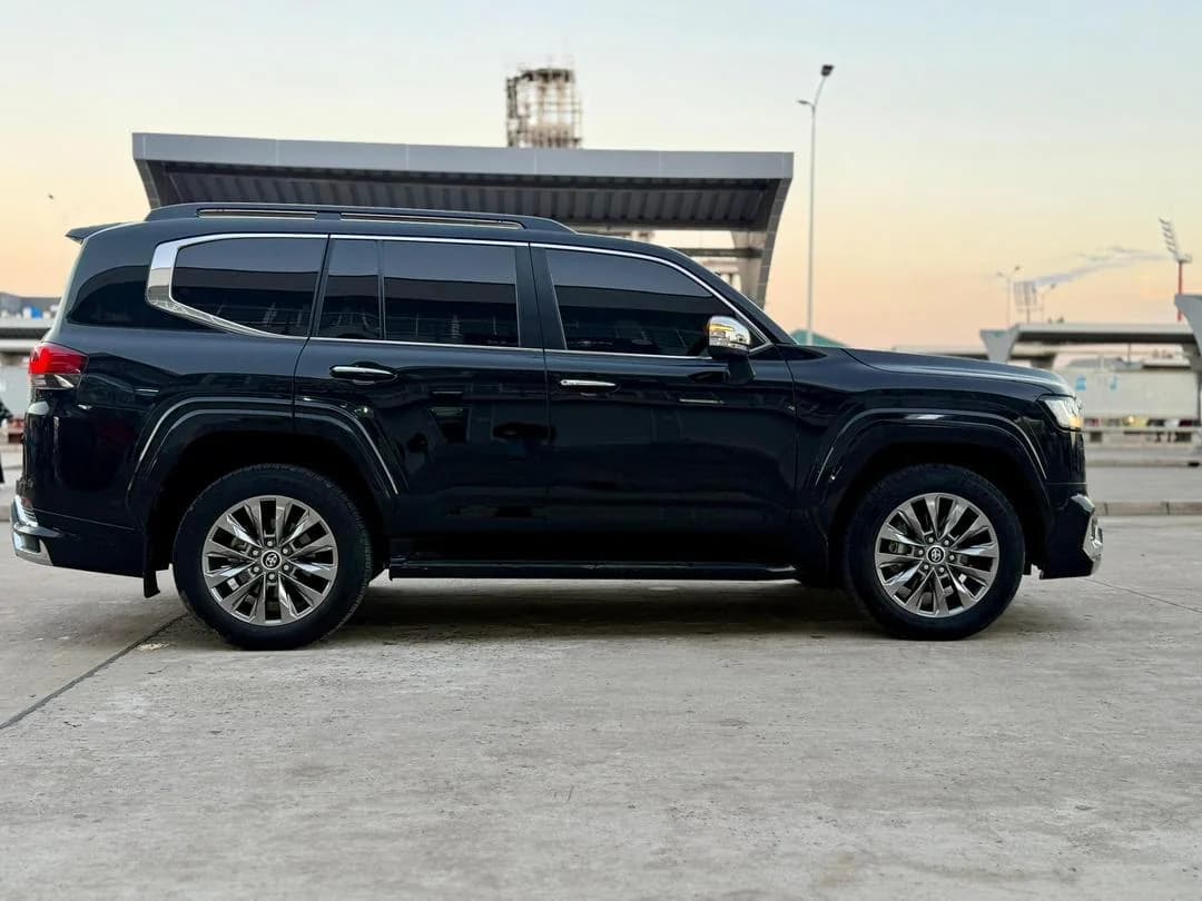 Toyota Landcruiser Lc300 rental vehicle photo