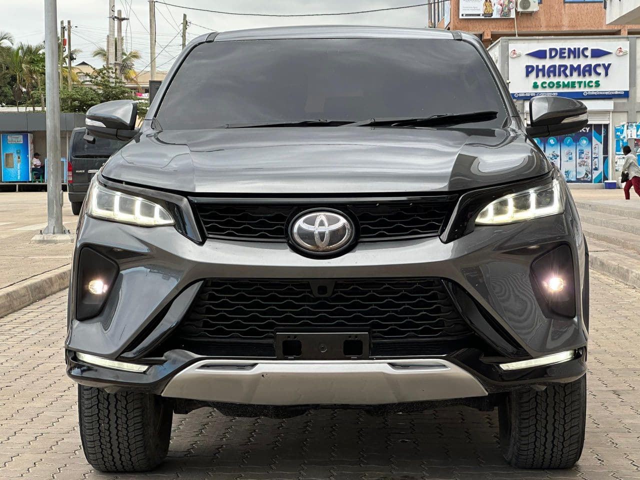 Toyota Fortuner 2018 photo 1