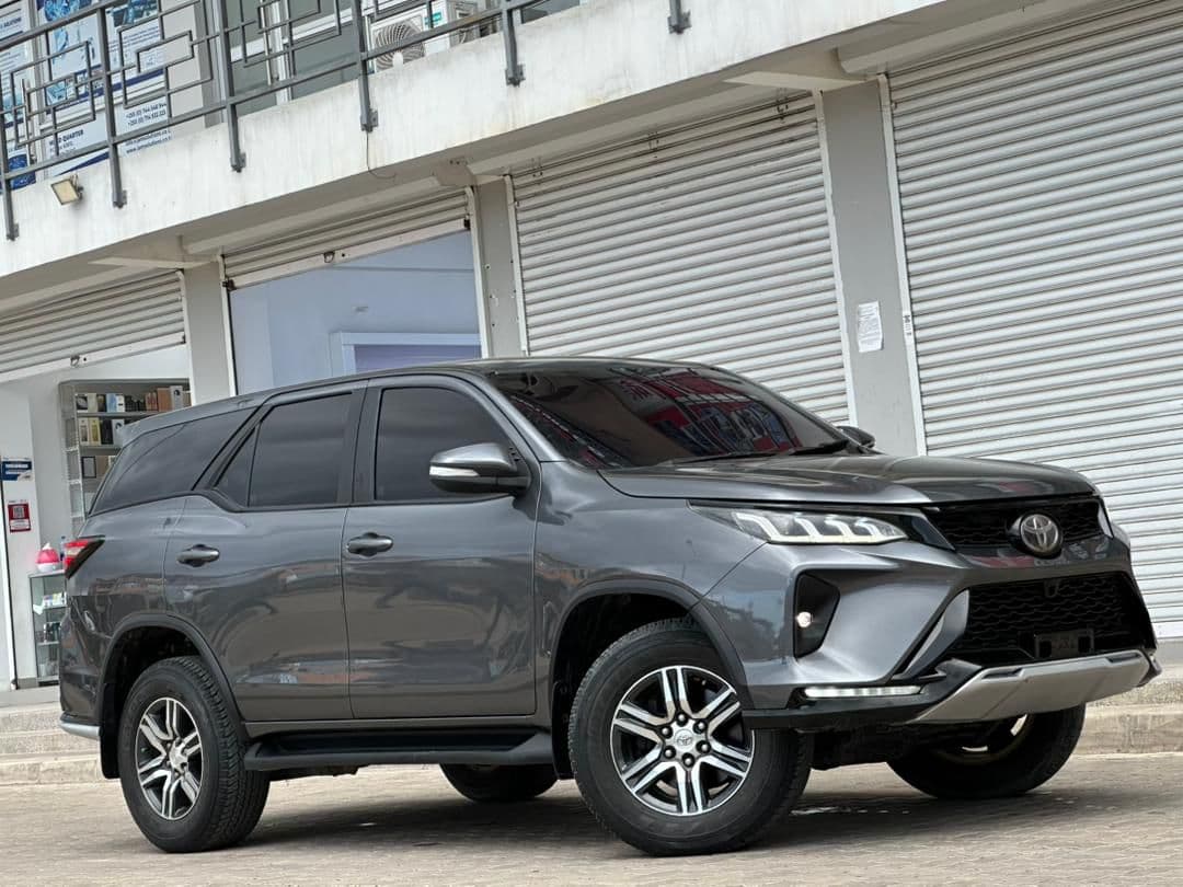 Toyota Fortuner 2018 photo 2