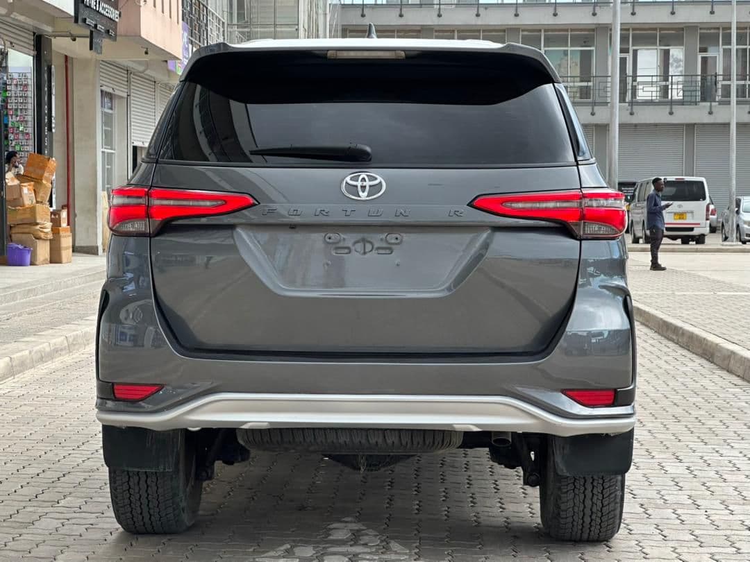 Toyota Fortuner 2018 photo 3