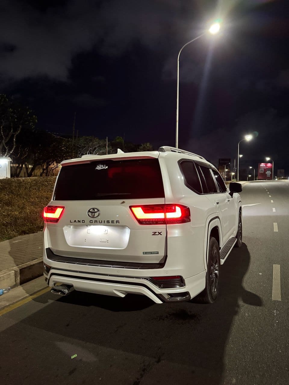 Toyota Land Cruiser LC300 2023 photo 2