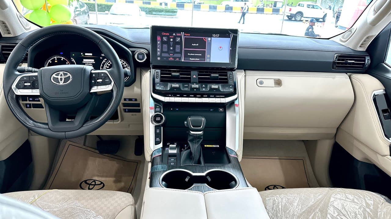 Toyota Land Cruiser LC300 2023 photo 3