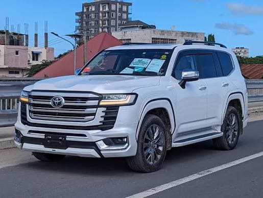 Toyota Land Cruiser LC300 2023 photo 4